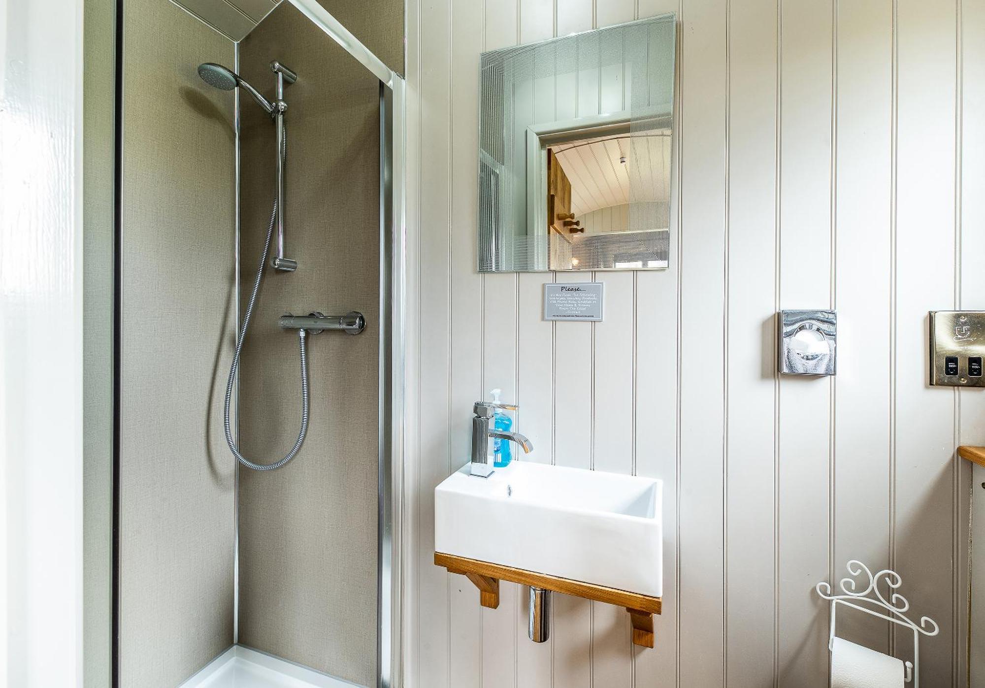 Blidworth The Little John Petite Cosy Log Cabin - Sleeps 2, Great For Romantic Breaks, Couples, Single Guests, Near Sherwood Forest At Fairview Farm, Nottingham Set In 88 Acres מראה חיצוני תמונה